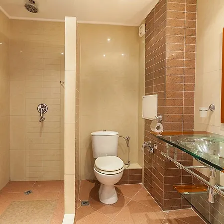 Хотел Family 3*