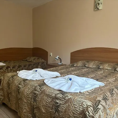 Ξενοδοχείο Family 3*